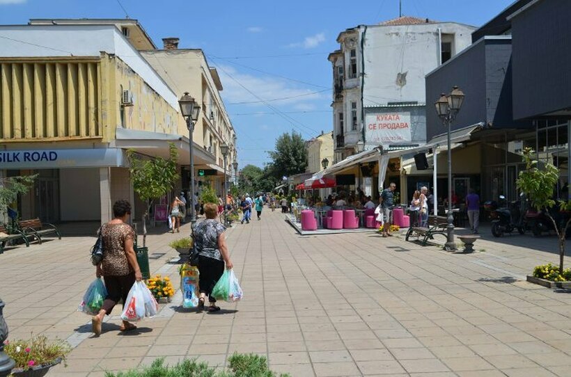 Илјадници Грци патуваат во Македонија и Бугарија за поевтини производи
