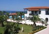 Грците масовно ги продаваат хотелите