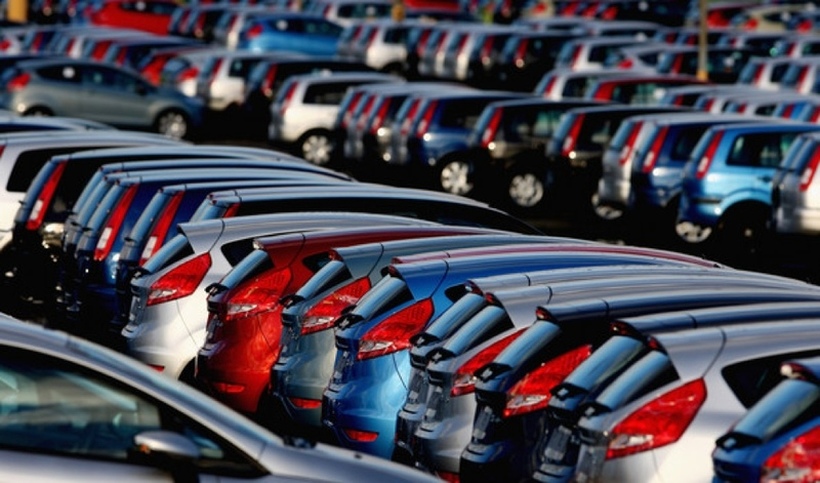 Продажбата на автомобили во Европа паѓа 12 месеци по ред