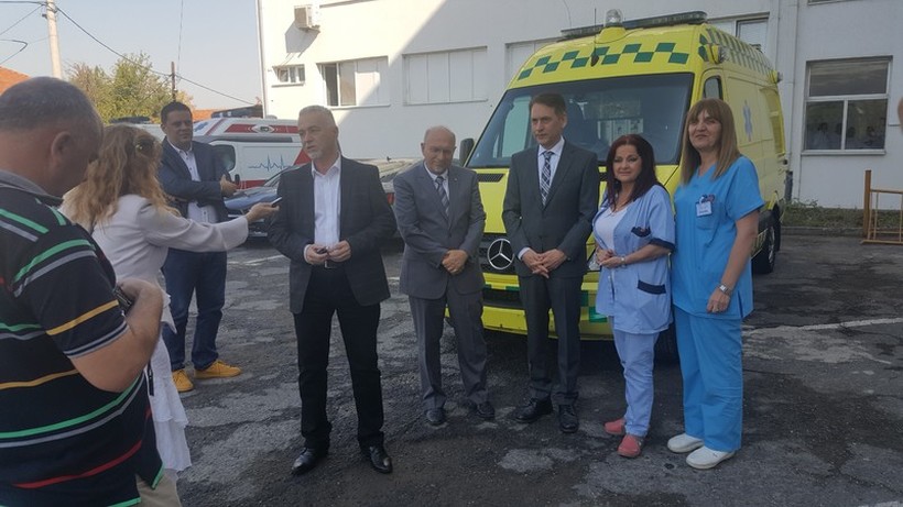 Дрекслмајер донираше санитетско возило за болницата во Велес