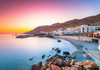 Ниту Грците не можат да си дозволат одмор во својата земја – ноќ од 100 евра, лежалки колку една просечна плата