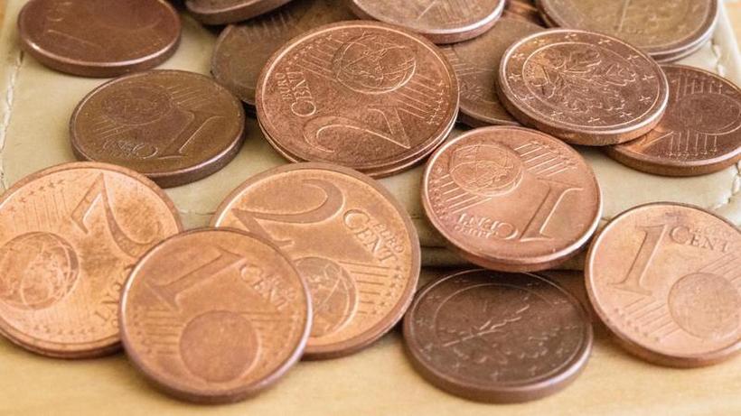 Монетите од еден и два центa заминуваат во историјата