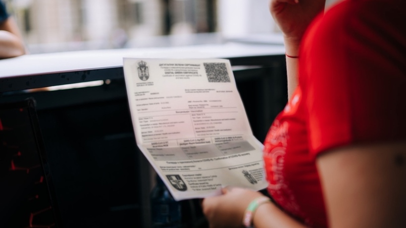 Србија ги укинa ковид сертификатите