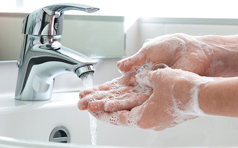 Веројатно не сте ни свесни дека грешите: Еве како правилно се мијат раце