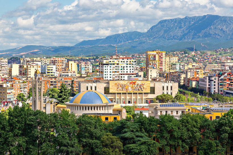 Околу 74 отсто од албанските компании планираат да ангажираат странци, што е највисоко ниво во регионот