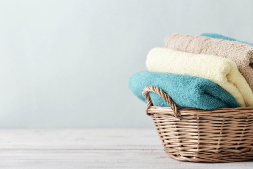 Една грешка прави да огрубат за брзо време – Kако правилно да ги перете пешкирите?