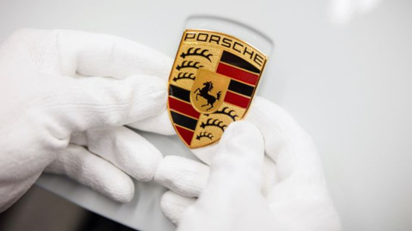 Дали знаете како настанал знакот на Porsche?