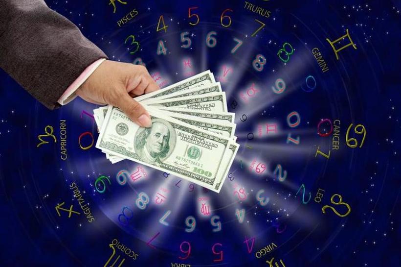 Финансиски хороскоп за aвгуст: Овие три знаци ќе имаат повеќе пари од кога било!