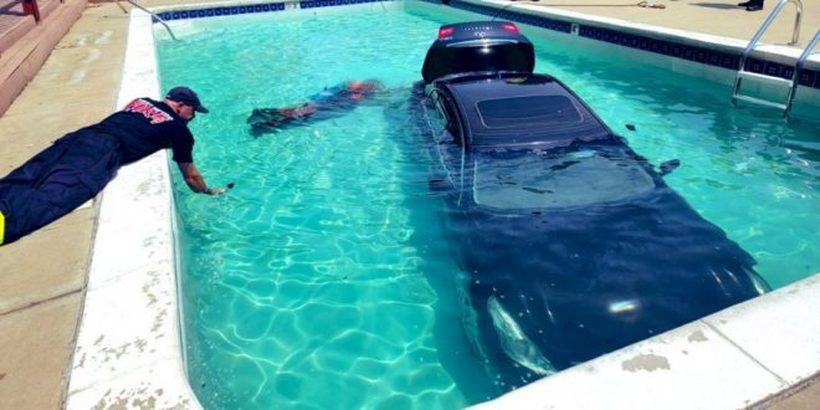 Кога со автомобилот ќе тргнеш во базен