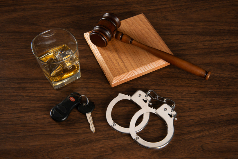 Засилени контроли во локалите и казни за давање алкохол на малолетници!