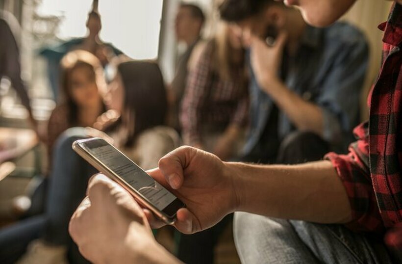 Од следна година забрана за мобилни телефони во училиштата во оваа држава
