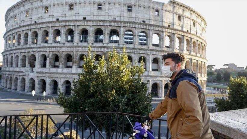 Казна од 500 евра за фрлање маска и ракавици на улица во Рим