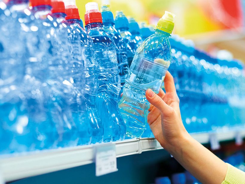 Пиете вода од пластични шишиња - Зошто не треба да го правите тоа никогаш?