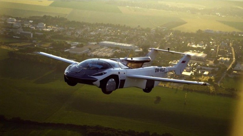 Летечкиот автомобил го реализираше својот прв меѓуградски лет