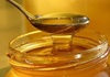 Дали знаете како да препознаете мед што не е веќе за јадење?