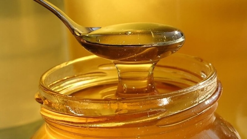 Дали знаете како да препознаете мед што не е веќе за јадење?