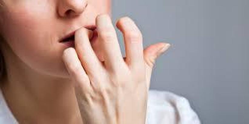 Луѓето што грицкаат нокти не се нервозни имаат друга мака
