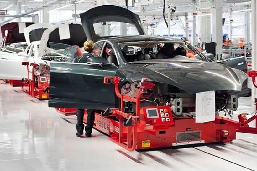 „Tesla“ отпушта 200 работници одговорни за развојот на автопилотот