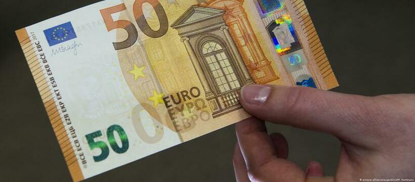 Внимавајте, се појавија фалсификувани банкноти од 50 евра: Eве како да ги препознаете