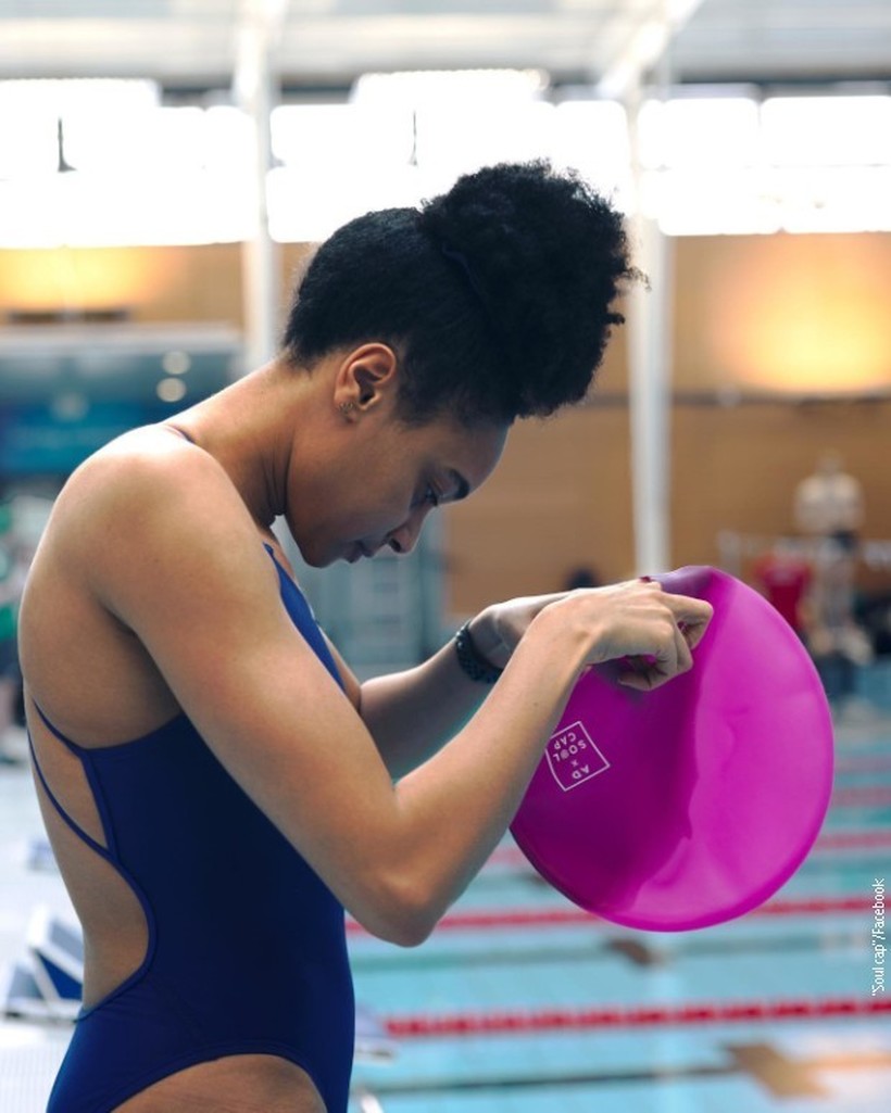 Меѓународната пливачка федерација одобри капа дизајнирана за афро фризури
