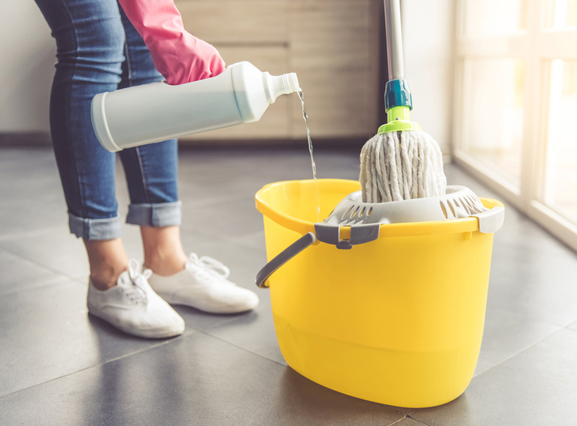 Чистењето туѓи домови – тешка работа или лесна пара?