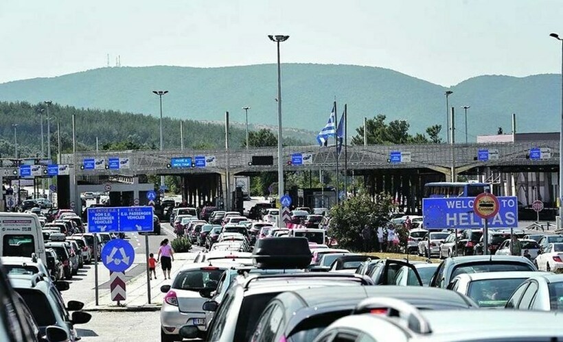 Хаос за влез во Македонија од грчка страна: караници, претекнувања и чекање до два часа