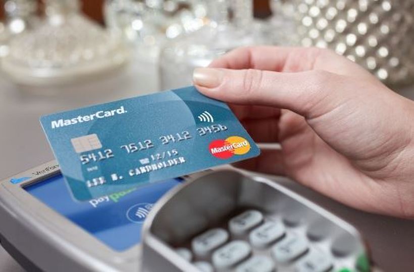 Од Mastercard најавуваат: "Се откажуваме од картичките со магнетна лента"