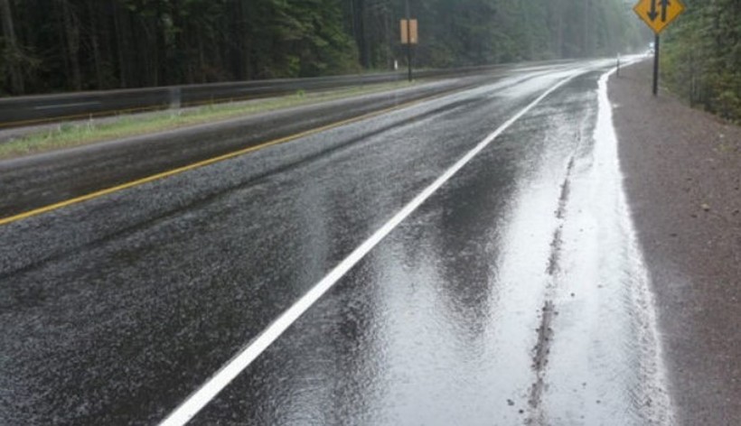 До 15 јули продолжен изменетиот сообраќаен режим на патот Маврови Анови – Жировница, сообраќајот по наместа влажни коловози
