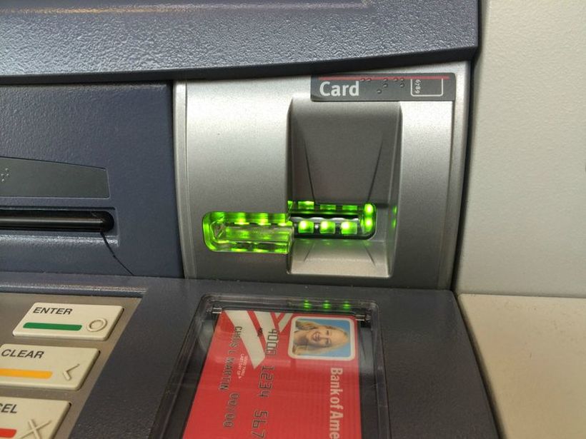 Ако на банкомат забележите вакво нешто ни случајно не ја ставајте картичката и не подигајте пари