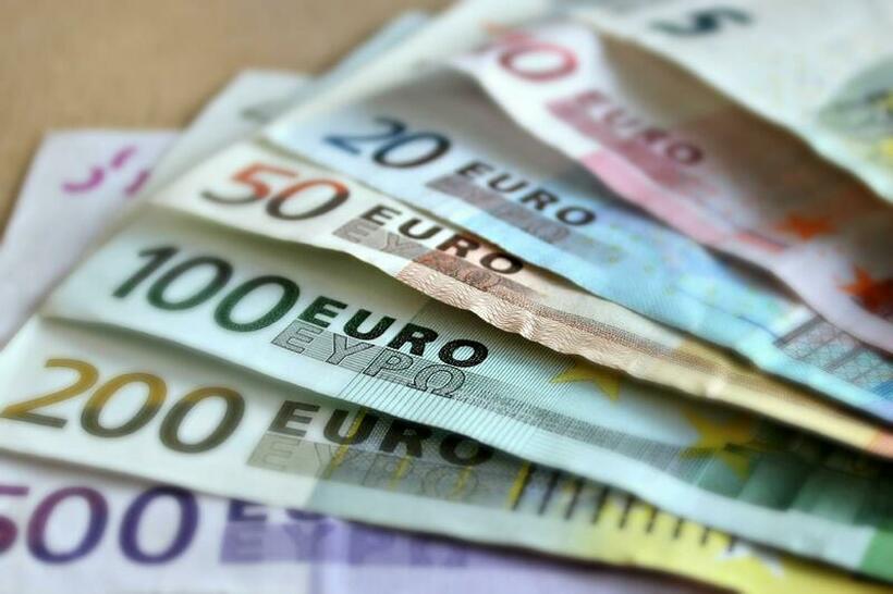 ЗАМИСЛЕТЕ СААТНИЦА ОД 50 ЕВРА: Колку се заработува во Европа?
