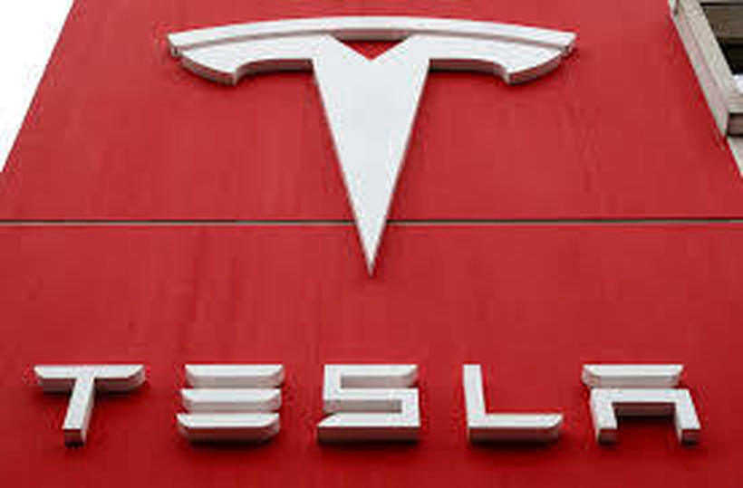 Паднаа акциите на Tesla по најавата за започнување на истрага