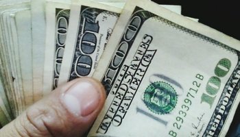 Истражување: Можат ли парите да купат среќа?