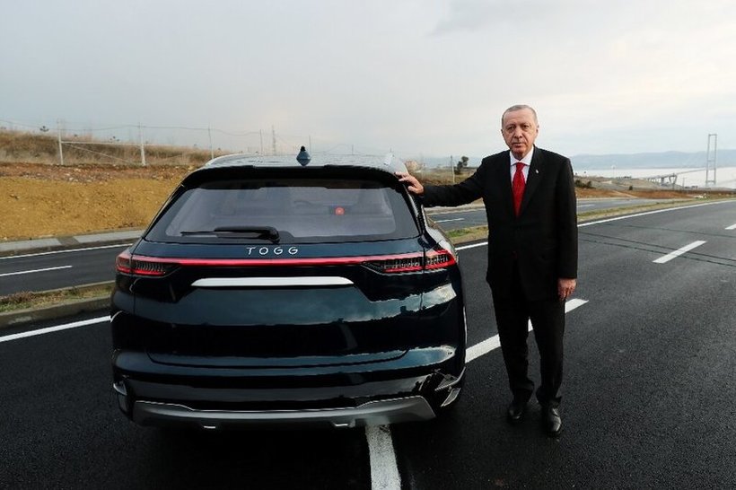 Ердоган сподели видео од тест возење со електричен автомобил