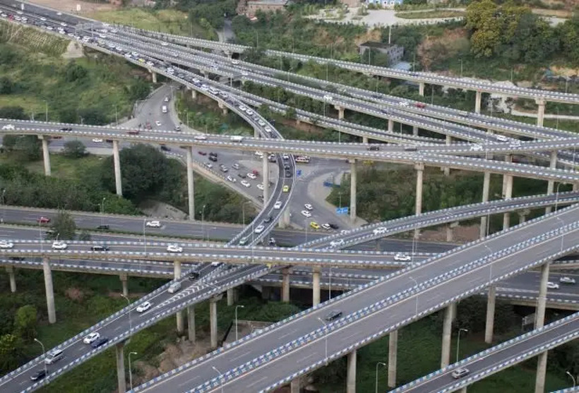 Алал да им е на оние што ќе се снајдат овде: Кинезите го имаат НАЈЗАПЛЕТКАНОТО сообраќајно решение