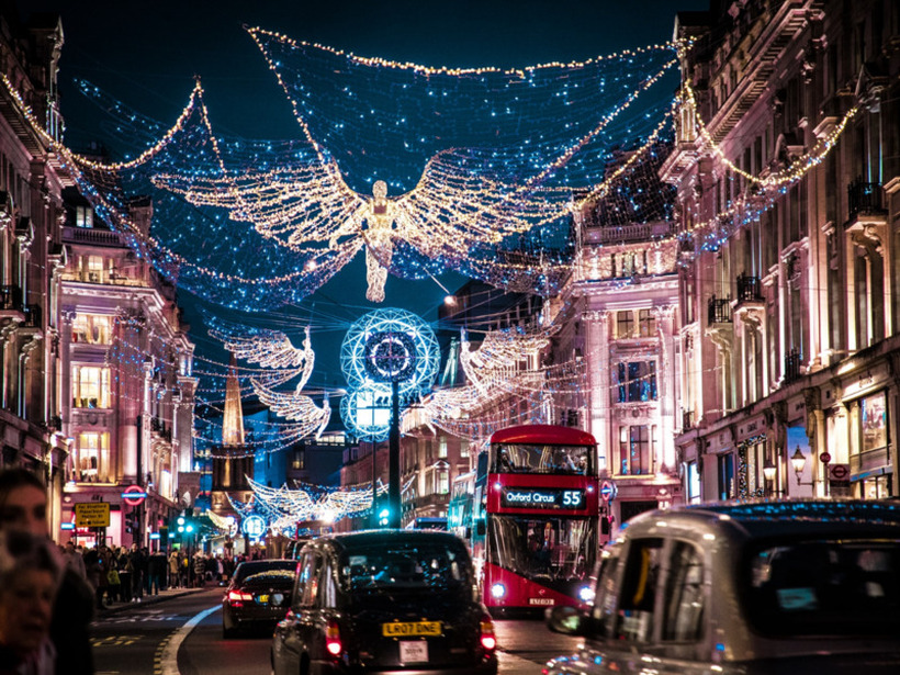 Лондон е прв град во Европа кој ги вклучи божиќните светилки