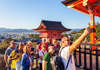 Јапонија ги отвoра границите, но само за „тест туризам”