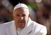 Во Италија само богатите може да си дозволат дете, тврди Папата