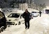Компанијата што го чистеше патот во Грција мора да плати 2.000 евра на сите што останаа заробени во снегот