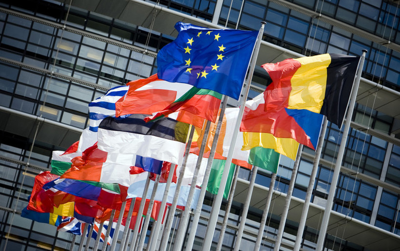 Патувањето во земјите на ЕУ ќе биде можно со било која вакцина - Европската комисија даде официјален предлог за „зелените пасоши“