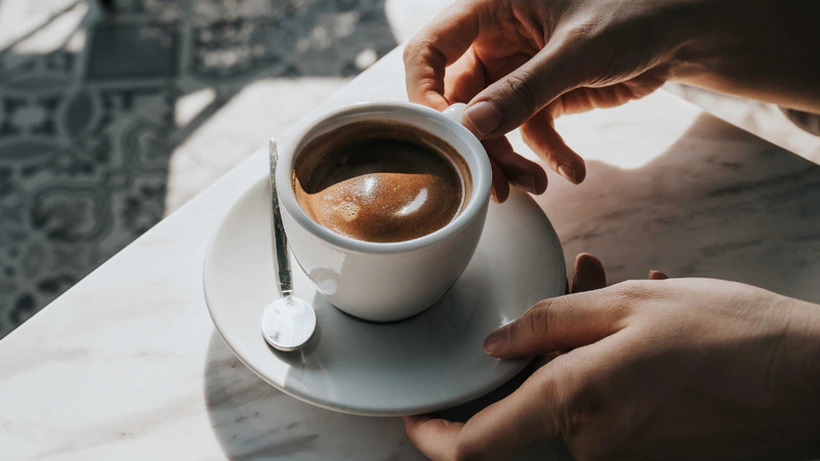 Во кој дел од денот кафето може најмногу да го зголеми нивото на шеќер во крвта?