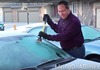 Како да го одмрзнете ветробранското стакло на возилото за 1 минута