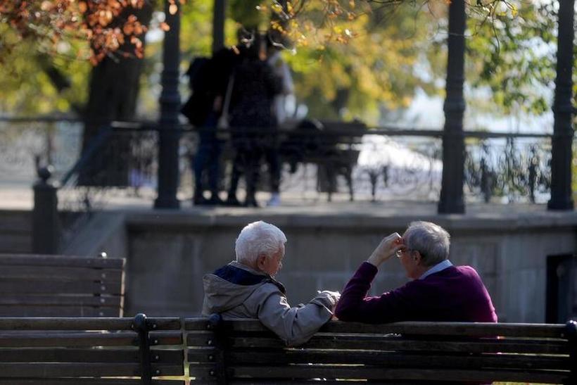 Пензионерите на крајот од месецот ќе добиваат повисоки пензии!