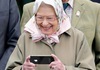 Кралицата Елизабета користи мобилен телефон кој никој не може да го хакира, а на него разговара само со 2 личности