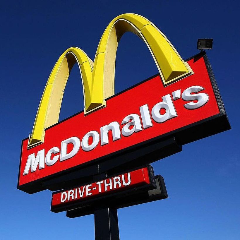 Русинка го тужи „Мекдоналдс“ поради билборд што ја намамил да го прекине постот