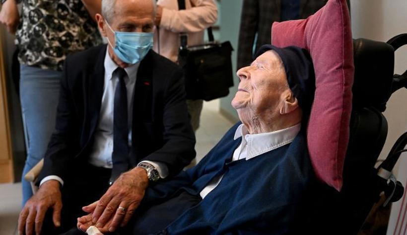 Најстарата личност на светот сега е 118-годишна француска калуѓерка која ужива во чоколадо и вино