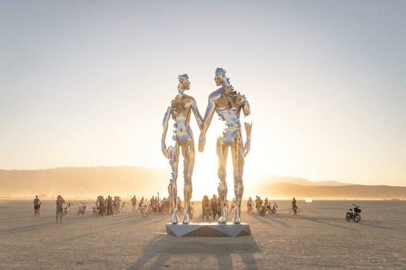 Маск, Безос, Цукерберг не го пропуштаат: Што е Burning Man и зошто некои од најбогатите бизмисмени на светот се таму секоја година?