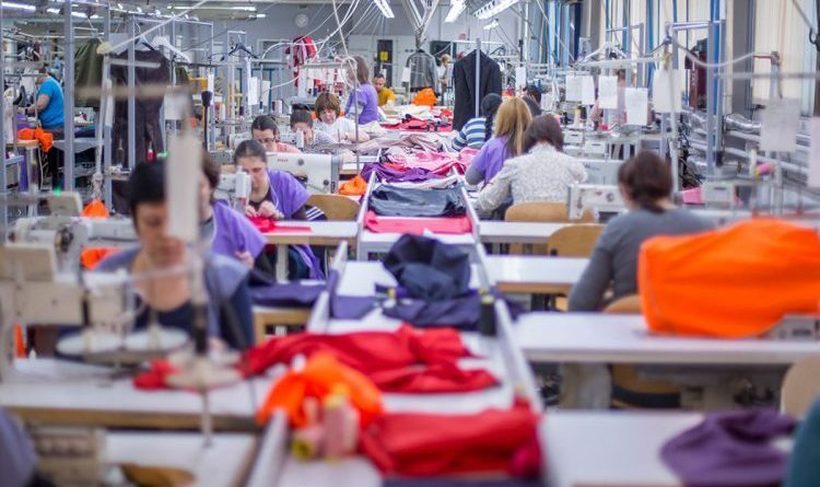 Влада:За продолжениот викенд се забранува работа за текстилните и кожарските фабрики во Штип