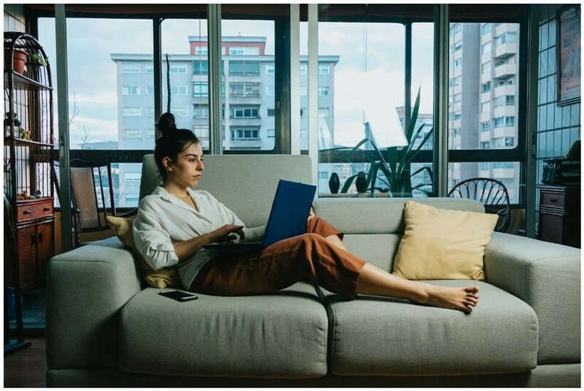 Голема студија за работењето од дома – работат во пижами: На работодавачите им пречи и неуредна и неизмиена коса