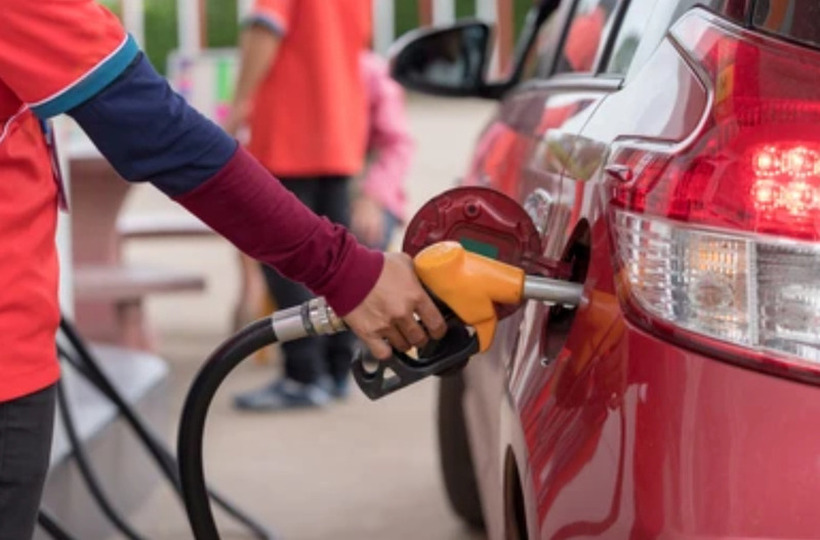 Поевтинуваат дизелот и бензинот – нови цени од полноќ