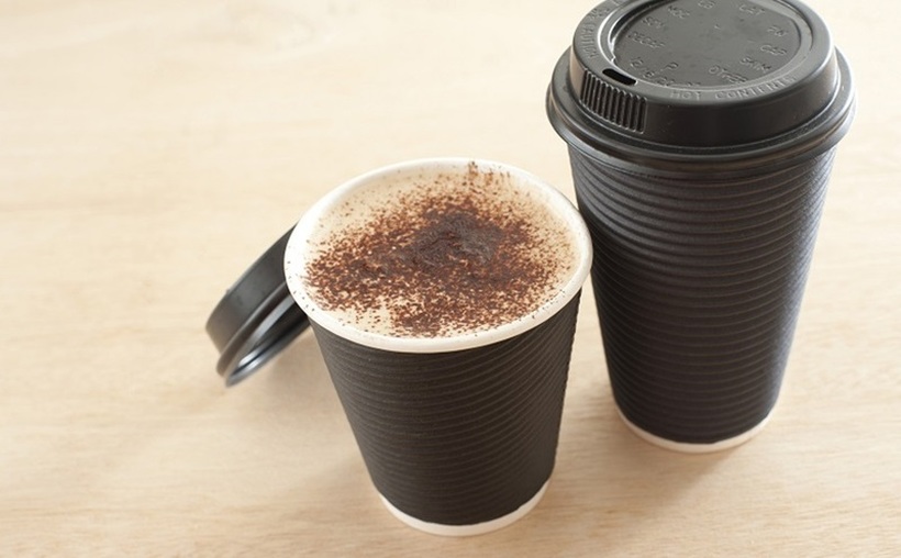 Еве зошто никогаш не треба да пиете кафе и чај од пластични чаши